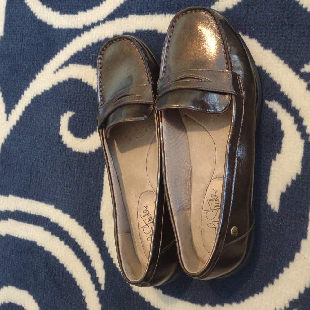 Like new LifeStride copper loafers.